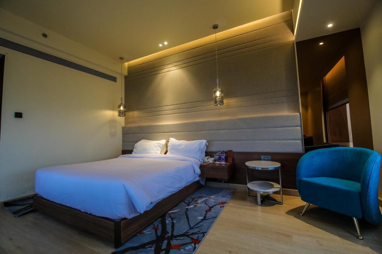 Hotel Radisson Blu Towers Kaushambi Delhi NCR Ghaziabad Exterior foto A room at the hotel