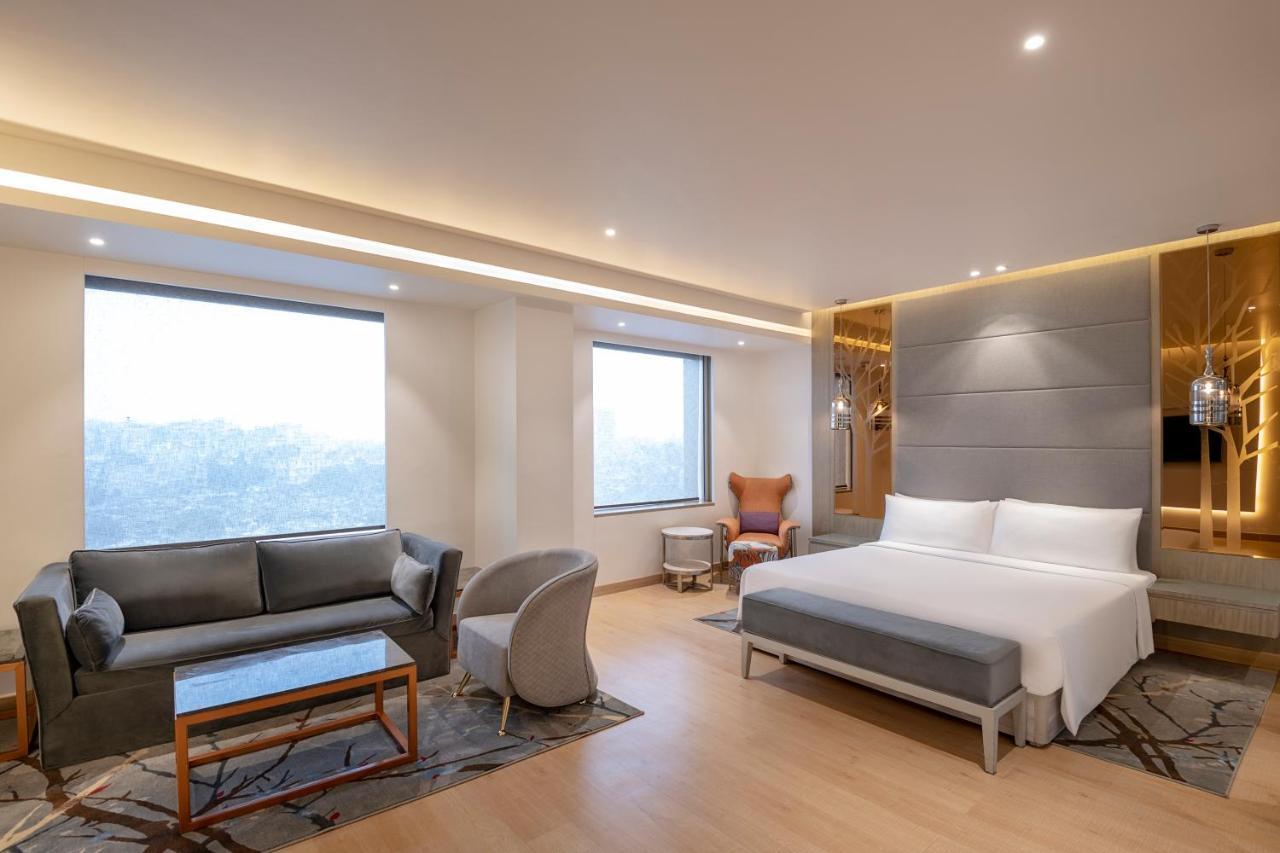 Hotel Radisson Blu Towers Kaushambi Delhi NCR Ghaziabad Exterior foto A suite at the hotel