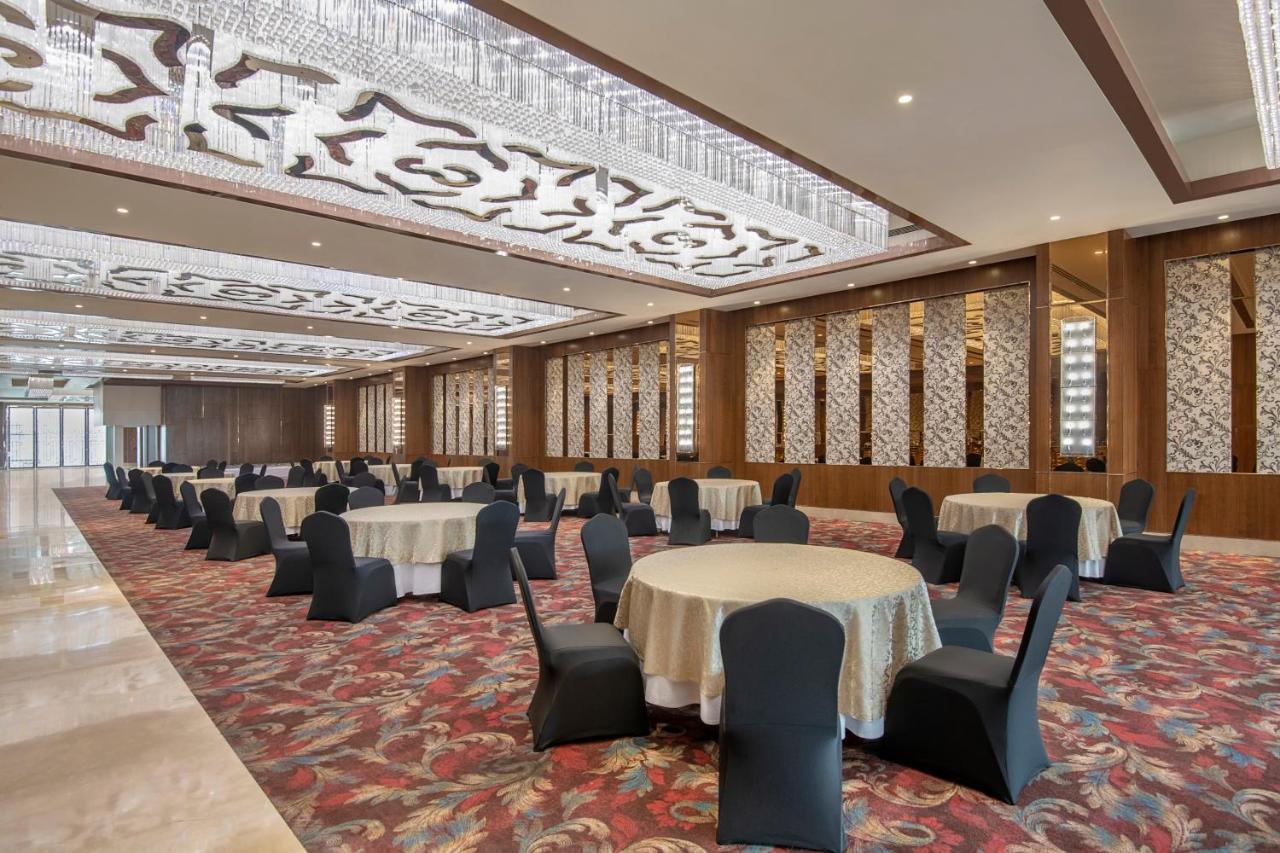 Hotel Radisson Blu Towers Kaushambi Delhi NCR Ghaziabad Exterior foto The ballroom