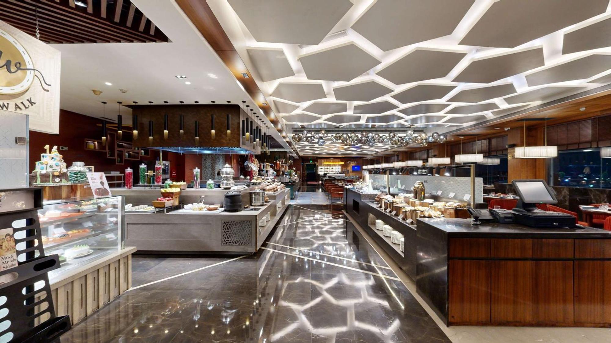 Hotel Radisson Blu Towers Kaushambi Delhi NCR Ghaziabad Exterior foto The buffet at the hotel