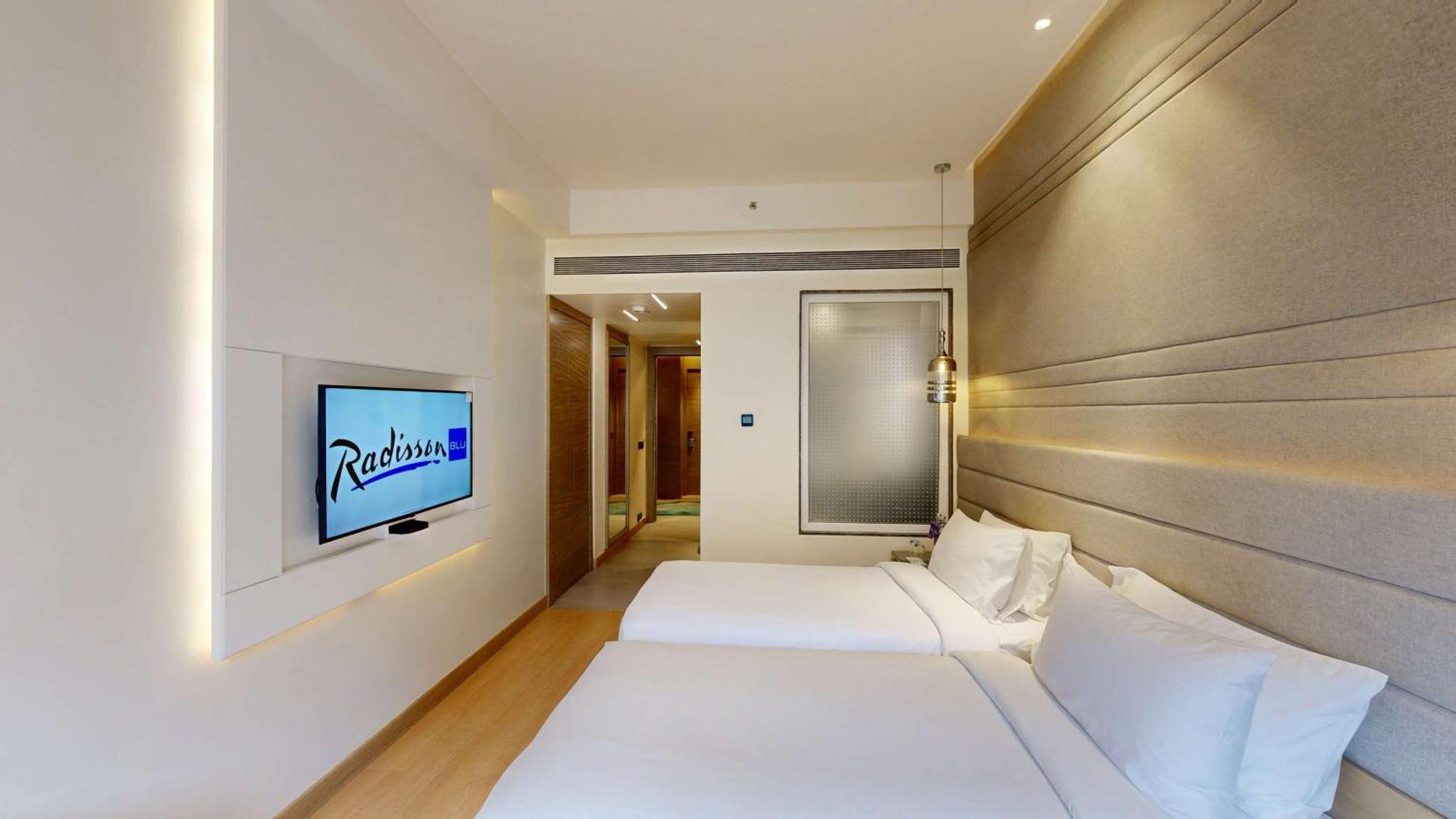 Hotel Radisson Blu Towers Kaushambi Delhi NCR Ghaziabad Exterior foto A room at Radisson Blu Hotel, Hyderabad