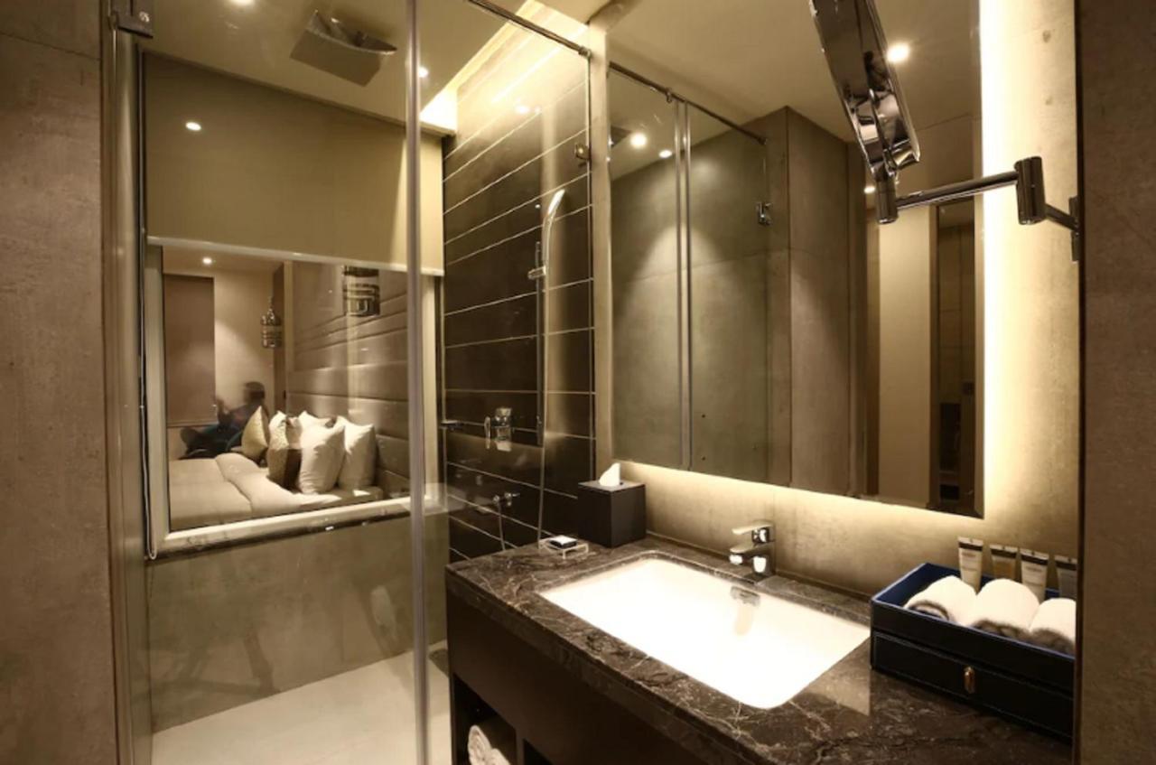 Hotel Radisson Blu Towers Kaushambi Delhi NCR Ghaziabad Exterior foto Bathroom