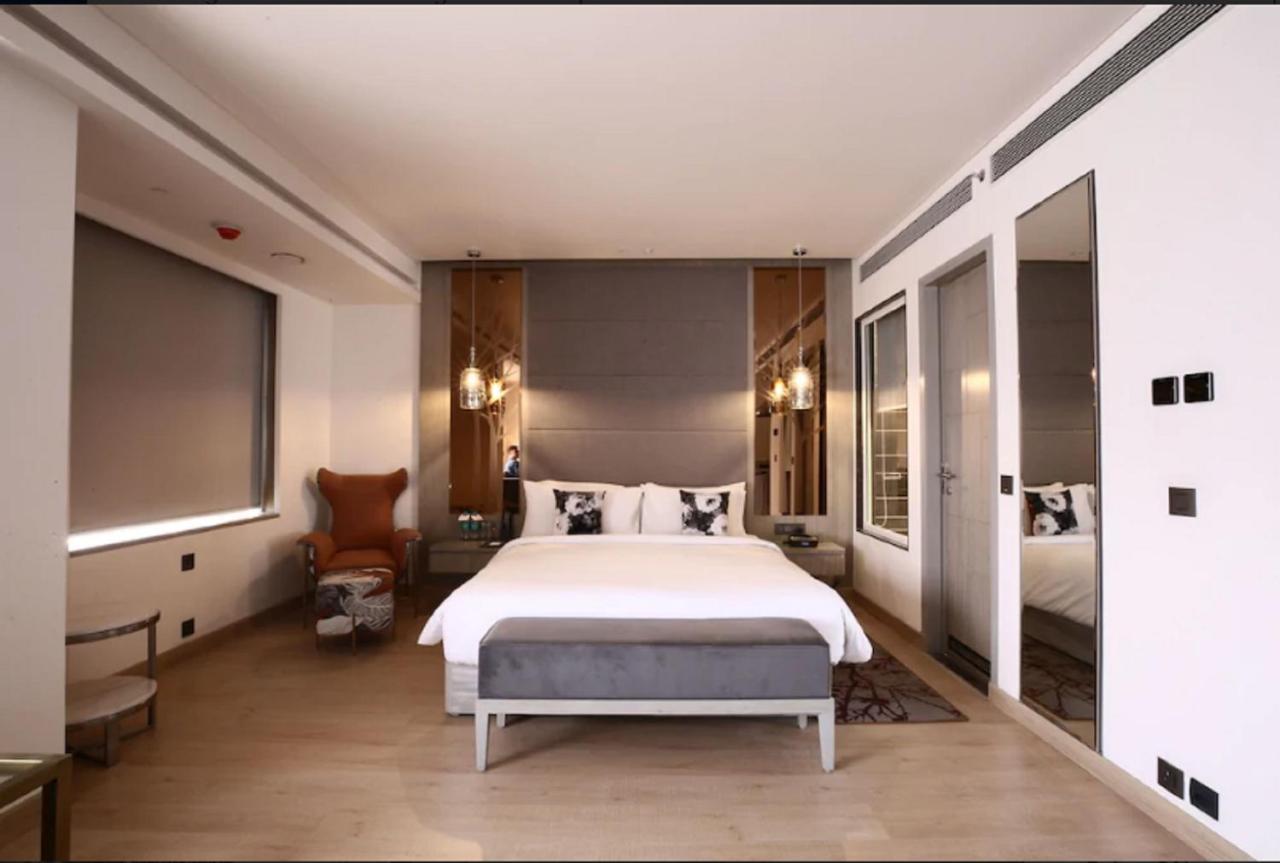 Hotel Radisson Blu Towers Kaushambi Delhi NCR Ghaziabad Exterior foto A bedroom at the hotel